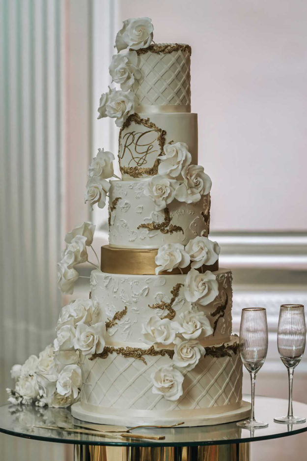 customize wedding cakes